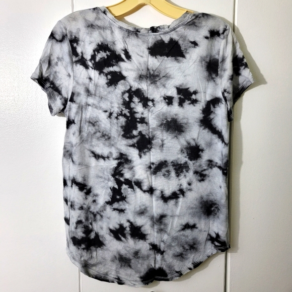 Bluenotes tie dye v-neck t-shirt. Size small - Picture 2 of 5